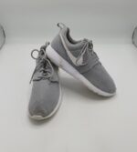 Adidasi dama Nike 38 material textil , alb gri