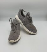 Adidasi dama 35 , material textil ,gri