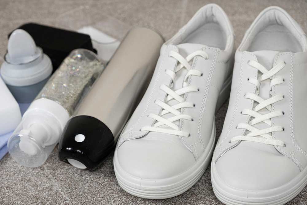 ghid complet de curatare a adidasilor albi