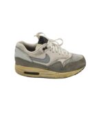Adidasi dama Nike 40.5, piele intoarsa, material textil, alb gri